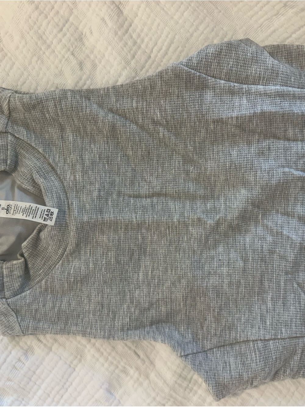 Alo yoga mock neck crop top